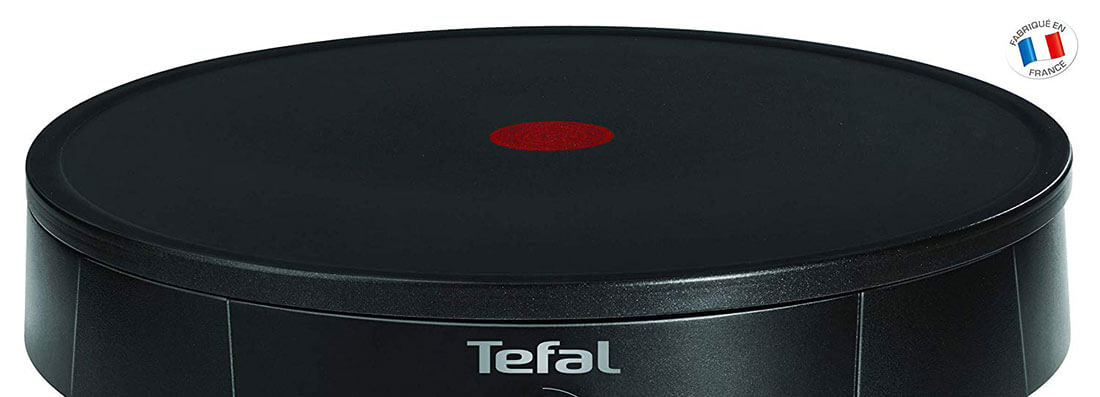 Plaque tournante noire avec indicateur lumineux rouge et logo Tefal.