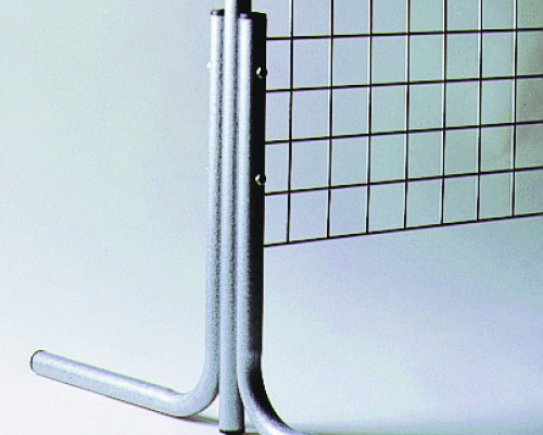 Filet de badminton avec cadre métallique.