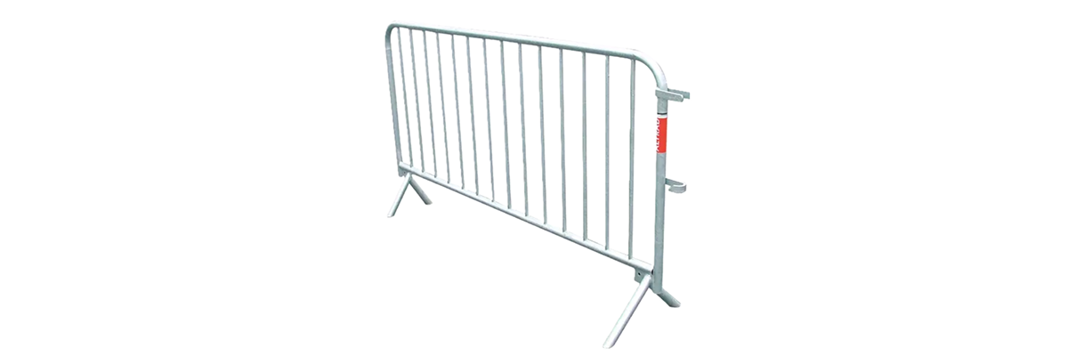 Barrière métallique avec bande rouge.
