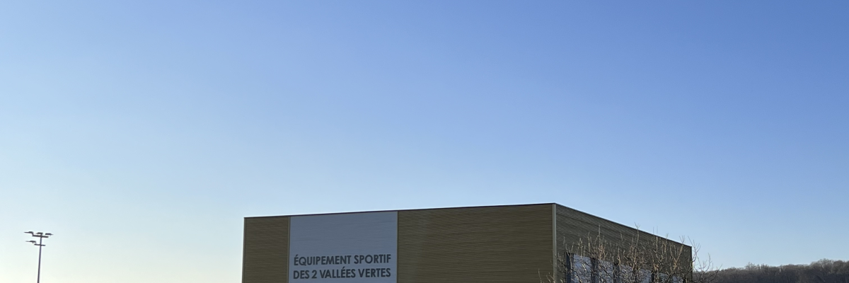 Bâtiment avec panneau "Espace Culturel et de Loisirs André Malraux".