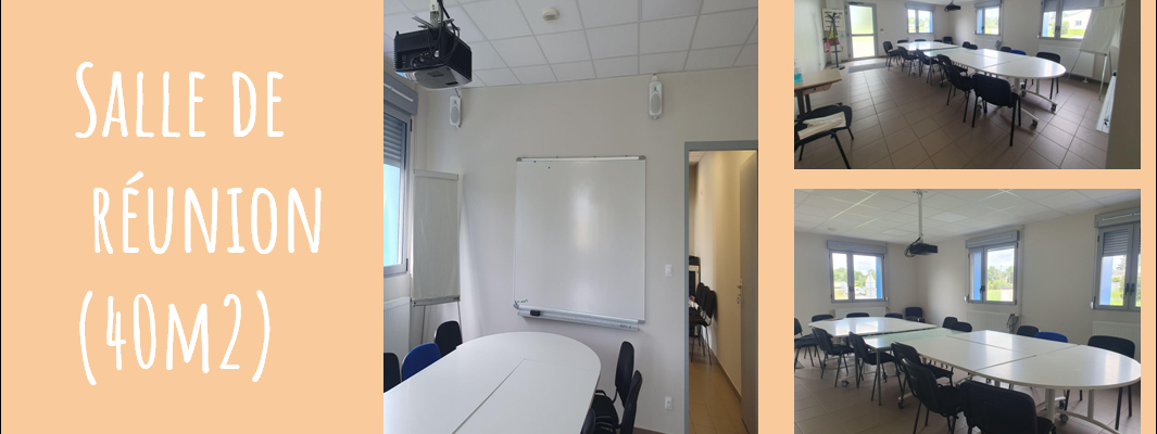 Salle de réunion avec tables, chaises, vidéoprojecteur, tableau blanc.