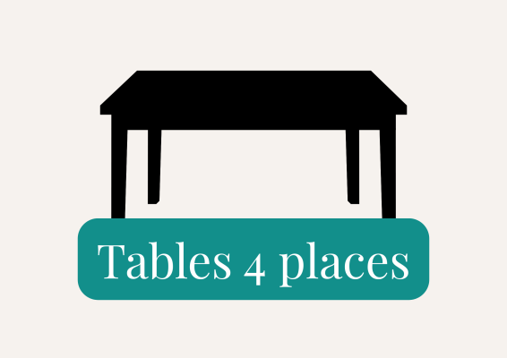 Table avec quatre places assises.