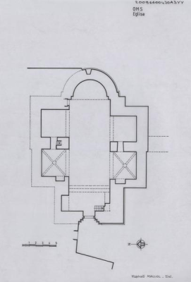 Plan d'église avec nef, abside, sacristies et entrée.