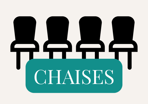 Quatre chaises alignées avec étiquette "CHAISES" en dessous.